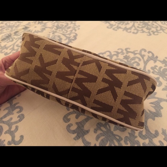 MICHAEL KORS NWOT Canvas Logo Cosmetic Bag Clutch - Picture 3 of 6